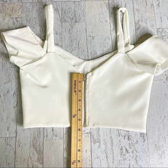 Topshop White Ivory Cold Shoulder Short Cap Sleeves Crop Zipper Back Top Size 0 - Picture 10 of 15